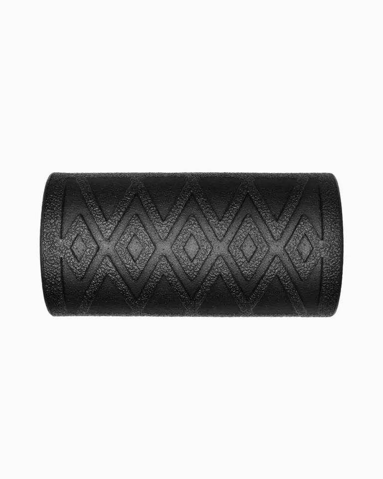 Flowroller Pro vibrating foam roller in black EPP foam with a textured geometric pattern for deep tissue recovery.