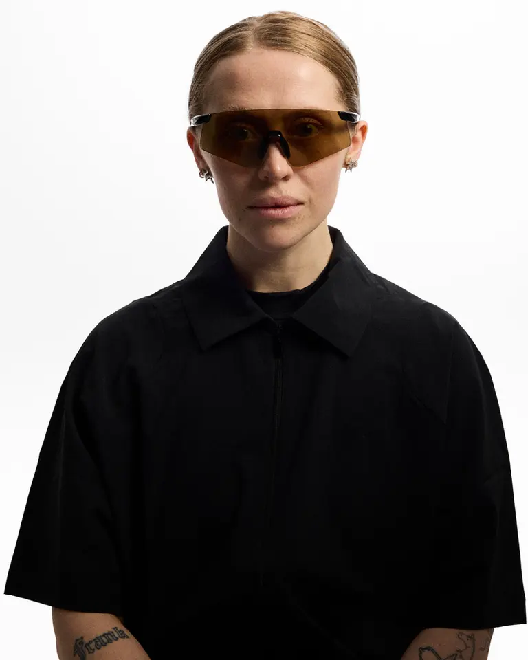 Front view of Flowglasses Sport Sync 01 featuring amber blue light filtering lenses worn by a woman.